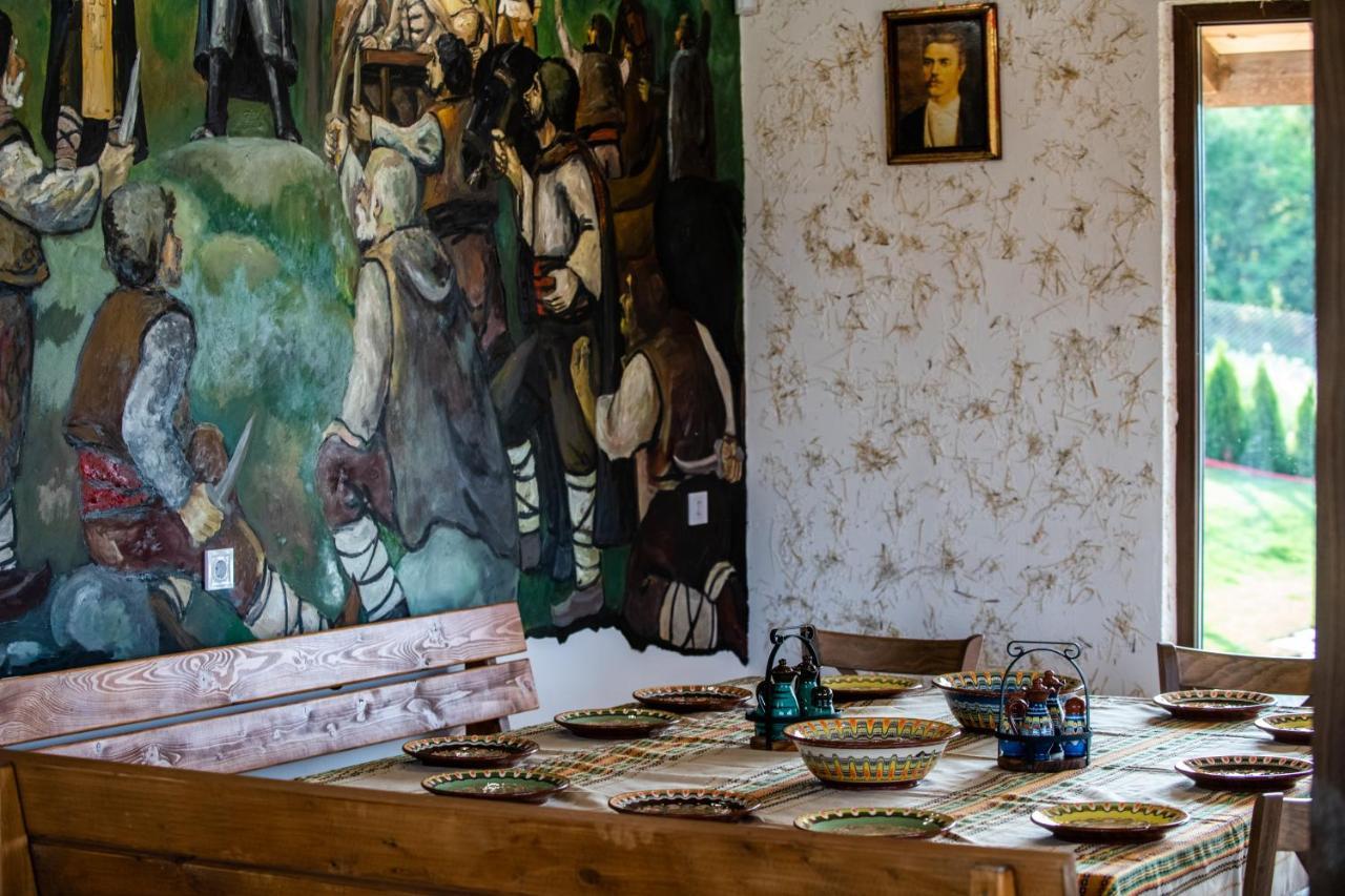 Етно Комплекс "Поп Грую Бански" Banya  Екстер'єр фото